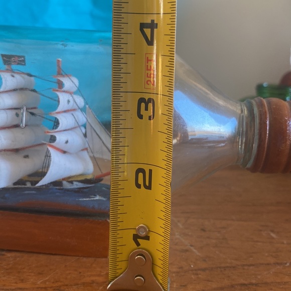 Vintage schooner “ship” a bottle with wood tan cap and base - Picture 10 of 10